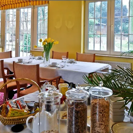 Du Lac De Genval Bed & Breakfast 4*