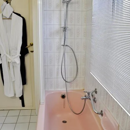 Du Lac De Genval Bed & Breakfast 4*